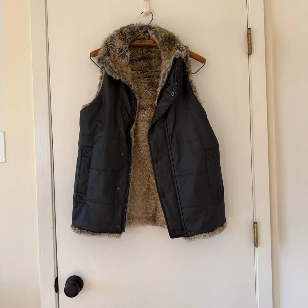 Tuckernuck Black Vest with Brown Fur Trim - Picture 8 of 9